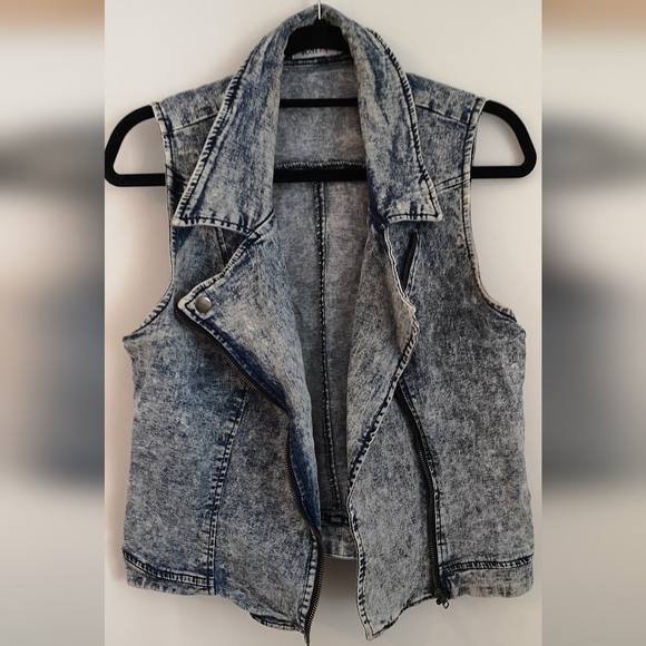 Distressed Denim Vest - Picture 4 of 9
